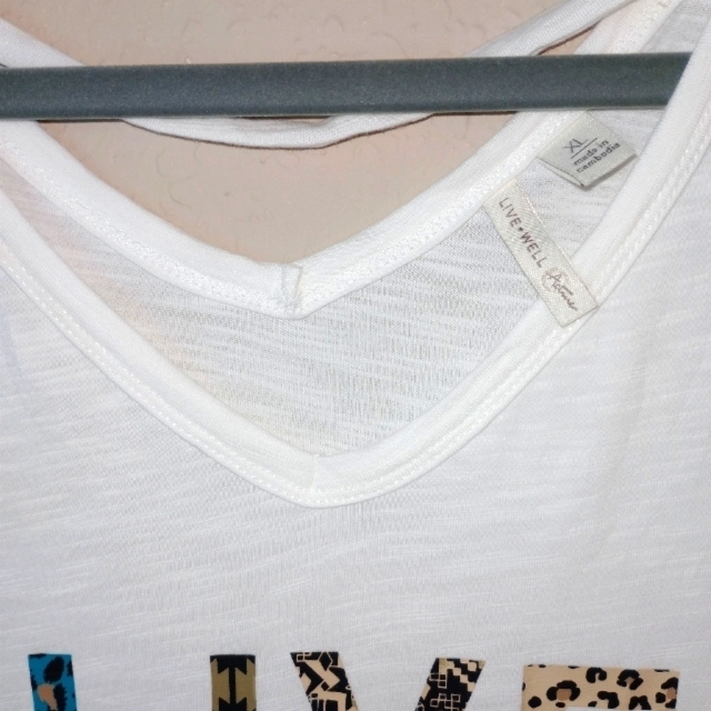 Live❤️Well Action Women's V-Neck Short Sleeve Tee Graphic T-Shirt size XL - Picture 2 of 8